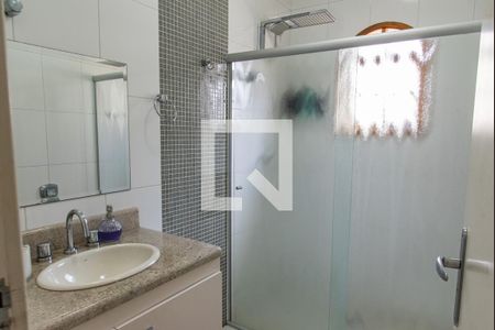 Casa à venda com 217m², 4 quartos e 6 vagasBanheiro da suíte