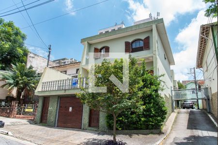 Casa à venda com 217m², 4 quartos e 6 vagasFachada