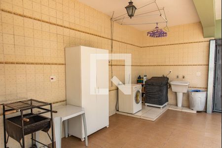 Casa à venda com 217m², 4 quartos e 6 vagasÁrea de serviço