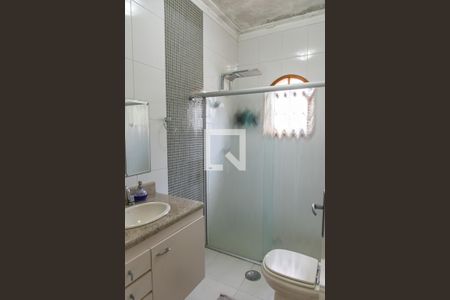Casa à venda com 217m², 4 quartos e 6 vagasBanheiro da suíte