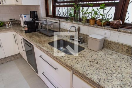 Casa à venda com 217m², 4 quartos e 6 vagasCozinha