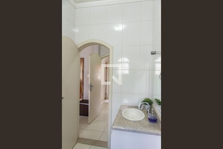 Casa à venda com 217m², 4 quartos e 6 vagasBanheiro da suíte