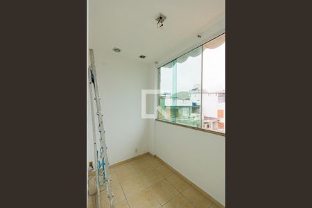 Casa de condomínio à venda com 210m², 4 quartos e 2 vagasEscritório