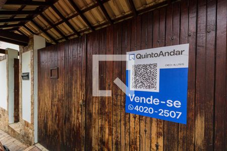 Casa de condomínio à venda com 210m², 4 quartos e 2 vagasFachada