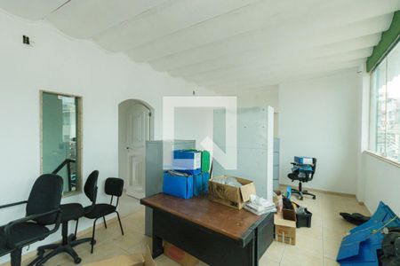 Casa de condomínio à venda com 210m², 4 quartos e 2 vagasEscritório