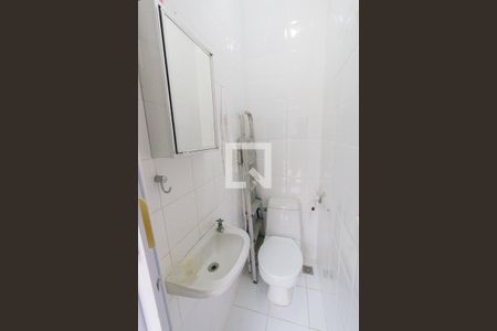 Casa de condomínio à venda com 210m², 4 quartos e 2 vagasBanheiro de Serviço