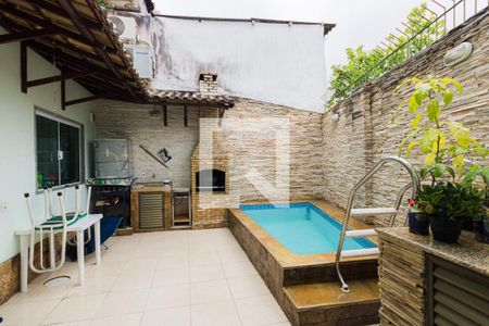 Casa de condomínio à venda com 210m², 4 quartos e 2 vagasEspaço Gourmet/Piscina