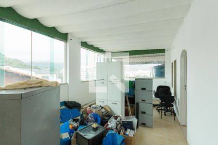 Casa de condomínio à venda com 210m², 4 quartos e 2 vagasEscritório