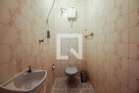 Casa à venda com 100m², 3 quartos e 1 vaga Casa à venda com 100m², 3 quartos e 1 vagaBanheiro de serviço