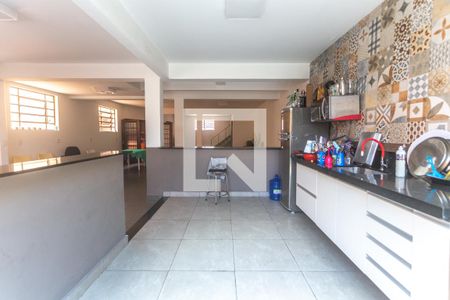 Casa à venda com 300m², 3 quartos e 6 vagasSalão