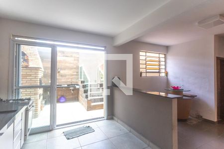 Casa à venda com 300m², 3 quartos e 6 vagasSalão