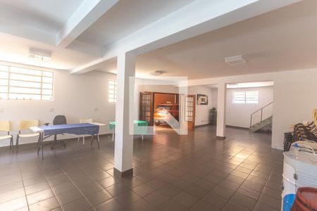 Casa à venda com 300m², 3 quartos e 6 vagasSalão