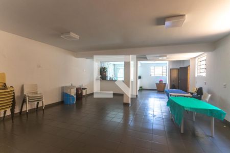 Casa à venda com 300m², 3 quartos e 6 vagasSalão