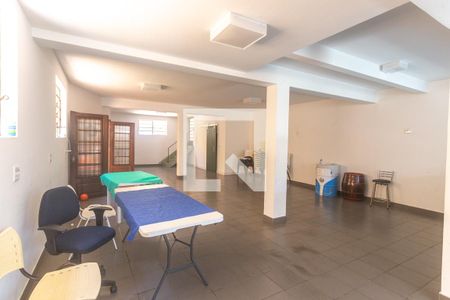 Casa à venda com 300m², 3 quartos e 6 vagasSalão