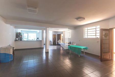 Casa à venda com 300m², 3 quartos e 6 vagasSalão