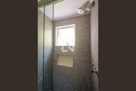 Banheiro de apartamento à venda com 1 quarto, 30m² em Menino Deus, Porto Alegre