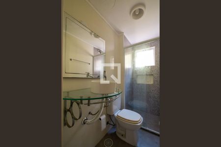 Banheiro de apartamento à venda com 1 quarto, 30m² em Menino Deus, Porto Alegre