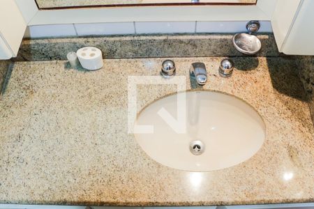 Apartamento à venda com 98m², 2 quartos e 1 vaga Apartamento à venda com 98m², 2 quartos e 1 vagaBanheiro