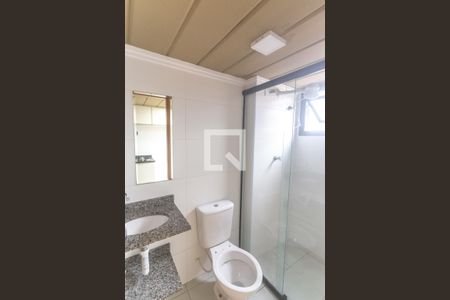 Banheiro social de kitnet/studio para alugar com 1 quarto, 28m² em Vila Jordanopolis, São Bernardo do Campo