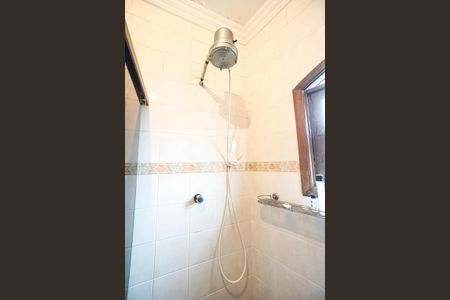 Casa à venda com 300m², 4 quartos e 4 vagas Casa à venda com 300m², 4 quartos e 4 vagasChuveiro