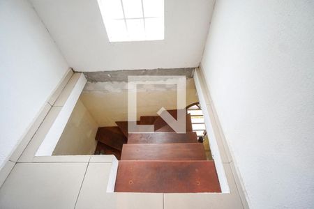 Casa à venda com 300m², 4 quartos e 4 vagas Casa à venda com 300m², 4 quartos e 4 vagasEscada