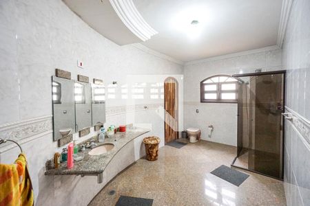 Casa à venda com 300m², 4 quartos e 4 vagas Casa à venda com 300m², 4 quartos e 4 vagasBanheiro da suíte 01