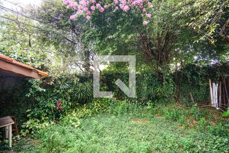 Casa à venda com 300m², 4 quartos e 4 vagas Casa à venda com 300m², 4 quartos e 4 vagasJardim