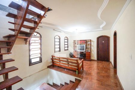 Casa à venda com 300m², 4 quartos e 4 vagas Casa à venda com 300m², 4 quartos e 4 vagasSala 02