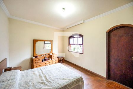 Casa à venda com 300m², 4 quartos e 4 vagas Casa à venda com 300m², 4 quartos e 4 vagasSuíte 01