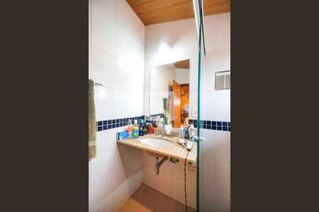 Casa à venda com 300m², 4 quartos e 4 vagas Casa à venda com 300m², 4 quartos e 4 vagasBanheiro da suíte 04