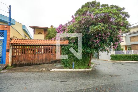 Casa à venda com 300m², 4 quartos e 4 vagas Casa à venda com 300m², 4 quartos e 4 vagasFachada