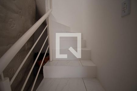 Escada de casa de condomínio à venda com 2 quartos, 52m² em Rondônia, Novo Hamburgo