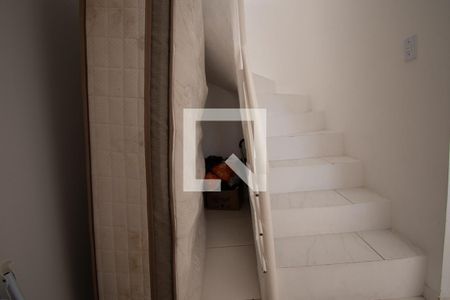 Escada de casa de condomínio à venda com 2 quartos, 52m² em Rondônia, Novo Hamburgo