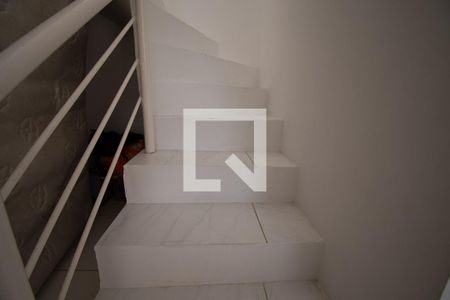 Escada de casa de condomínio à venda com 2 quartos, 52m² em Rondônia, Novo Hamburgo