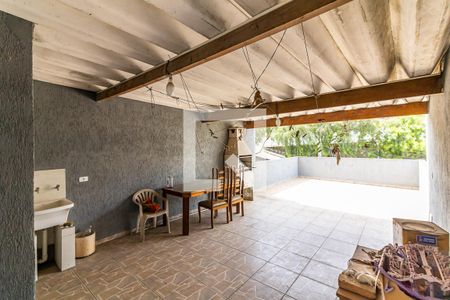 Casa à venda com 145m², 3 quartos e 2 vagas Casa à venda com 145m², 3 quartos e 2 vagasTerraço e Lavanderia