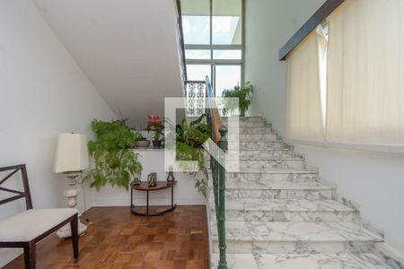 Apartamento à venda com 800m², 4 quartos e 3 vagasEscada