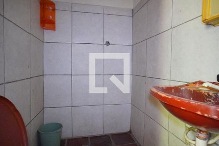 Banheiro de casa à venda com 1 quarto, 100m² em Sarandi, Porto Alegre