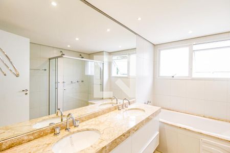 Apartamento à venda com 214m², 4 quartos e 4 vagasBanheiro Suíte 4