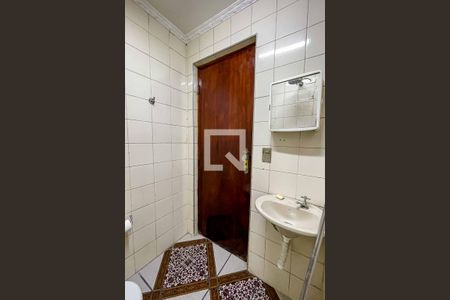 Casa à venda com 349m², 4 quartos e 3 vagas Casa à venda com 349m², 4 quartos e 3 vagasBanheiro de Serviço 1