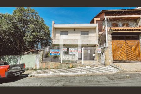 Casa para alugar com 320m², 4 quartos e 3 vagasFachada