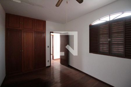 Casa à venda com 200m², 4 quartos e 4 vagasQuarto 2