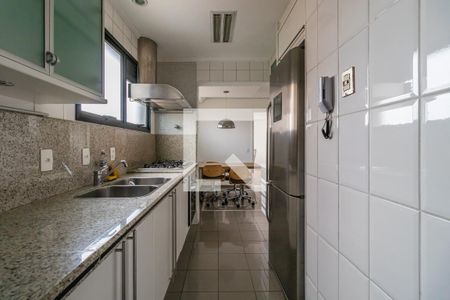 Apartamento à venda com 350m², 4 quartos e 2 vagas Apartamento à venda com 350m², 4 quartos e 2 vagasCozinha