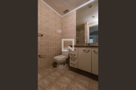 Apartamento à venda com 350m², 4 quartos e 2 vagas Apartamento à venda com 350m², 4 quartos e 2 vagasBanheiro da Suíte 2