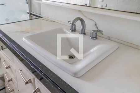 Apartamento à venda com 350m², 4 quartos e 2 vagas Apartamento à venda com 350m², 4 quartos e 2 vagasBanheiro da Suíte 3