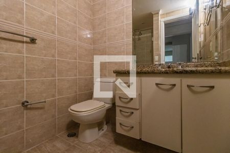 Apartamento à venda com 350m², 4 quartos e 2 vagas Apartamento à venda com 350m², 4 quartos e 2 vagasBanheiro da Suíte 2