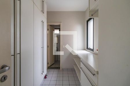 Apartamento à venda com 350m², 4 quartos e 2 vagas Apartamento à venda com 350m², 4 quartos e 2 vagasÁrea de Serviço