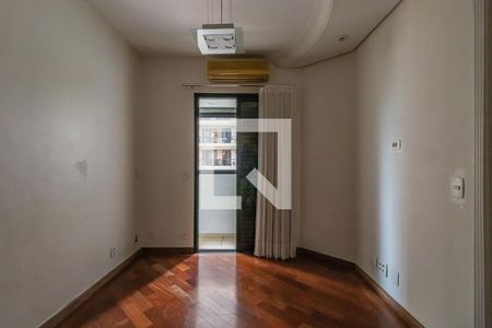 Apartamento à venda com 350m², 4 quartos e 2 vagas Apartamento à venda com 350m², 4 quartos e 2 vagasSuíte 1