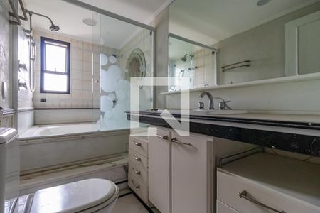 Apartamento à venda com 350m², 4 quartos e 2 vagas Apartamento à venda com 350m², 4 quartos e 2 vagasBanheiro da Suíte 3