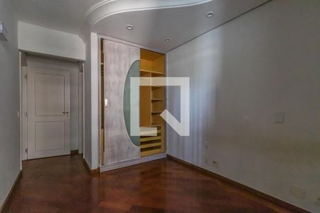 Apartamento à venda com 350m², 4 quartos e 2 vagas Apartamento à venda com 350m², 4 quartos e 2 vagasSuíte 2