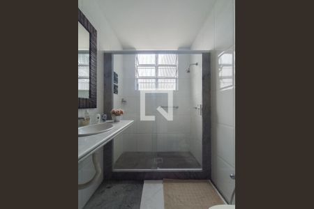 Casa à venda com 390m², 3 quartos e 10 vagasBanheiro Quarto 1 - Suíte